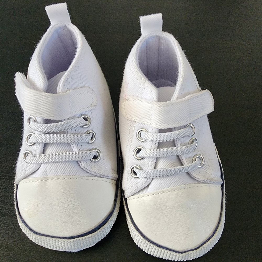 3/$12 ● Baby soft sole sneakers, size 3 infants